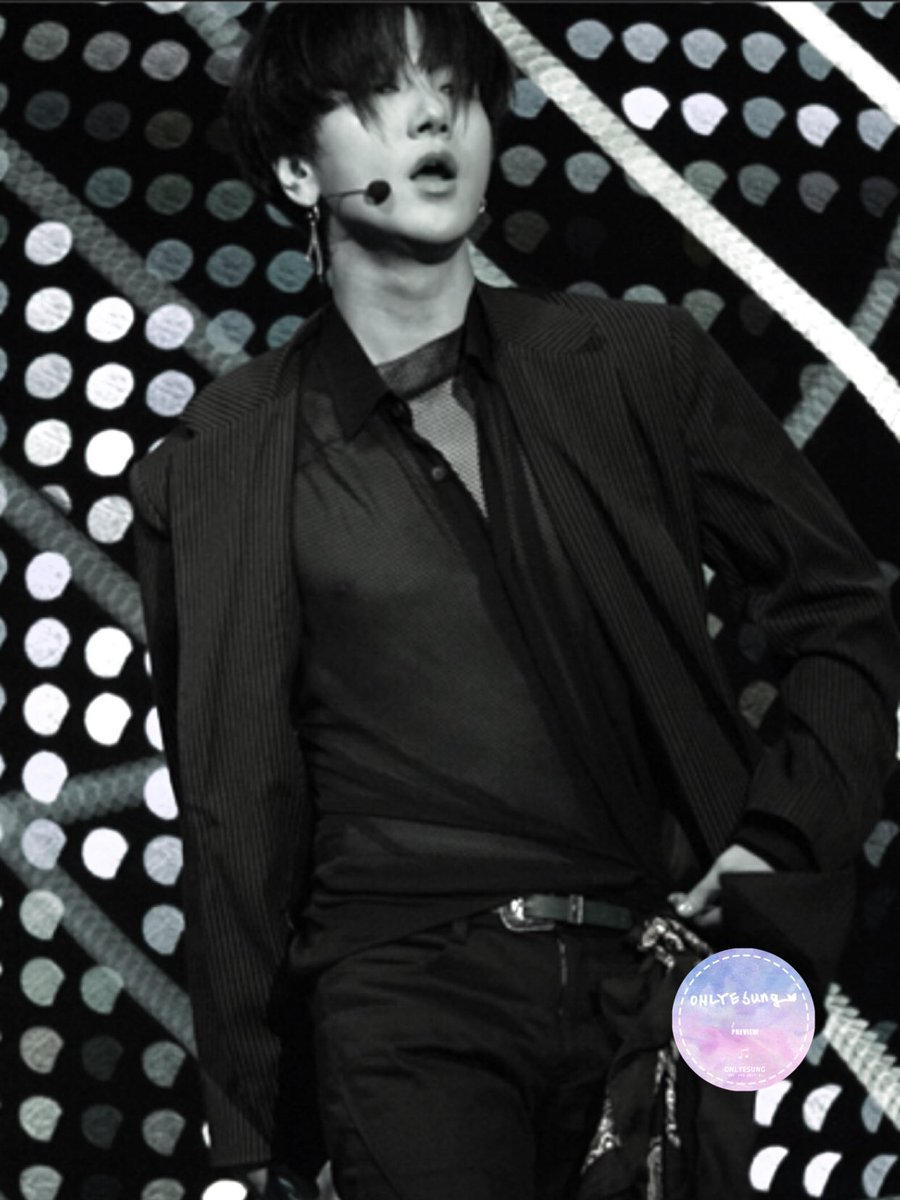 13elieveSG's tweet photo. [PIC] 171201 MAMA Awards in Hong Kong - Yesung setting the stage on fire! Wow~ [4P] (Cr:@onlyesung_com) https://t.co/Z4vUoIQNql