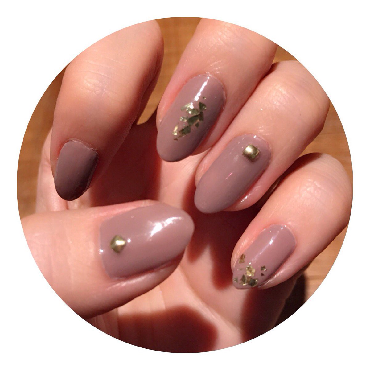 りょう A Twitter 今日はプチプラネイル ネイルホリックのbe304 パーティーフレークgd027 Seriaスクエアスタッズ この フレークネイルが本当に使えて大好き 特にゴールドは合わせやすいからヘビロテしてます