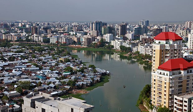 icddr_b's tweet photo. Inappropriate waste disposal &amp; poor drainage compromise sanitation &amp; hygiene in densely packed urban slums in Bangladesh, https://t.co/LlHmh7xRfG #WASH #SDG6 #environhealth https://t.co/SlynxA7b7k