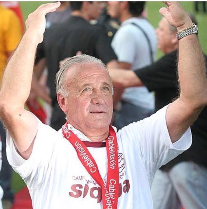 Hoy 2 de diciembre se cumplen 10 años d nuestro primer campeonato local, algo que parecía imposible, pero se logró con coherencia institucional, crecimiento sostenido, apoyo social y trabajo desinteresado de cientos de dirigentes. Feliz día del hincha de #Lanus Orgullosos de ser