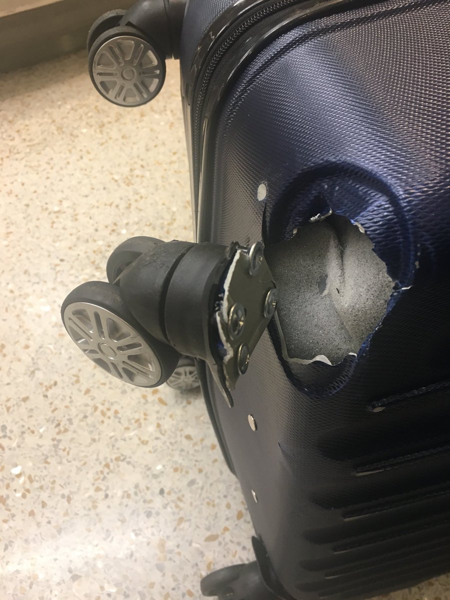 AlexJive's tweet photo. Suitcase 0 - @AmericanAir 1
#WheelDown https://t.co/q9liBA48Wd