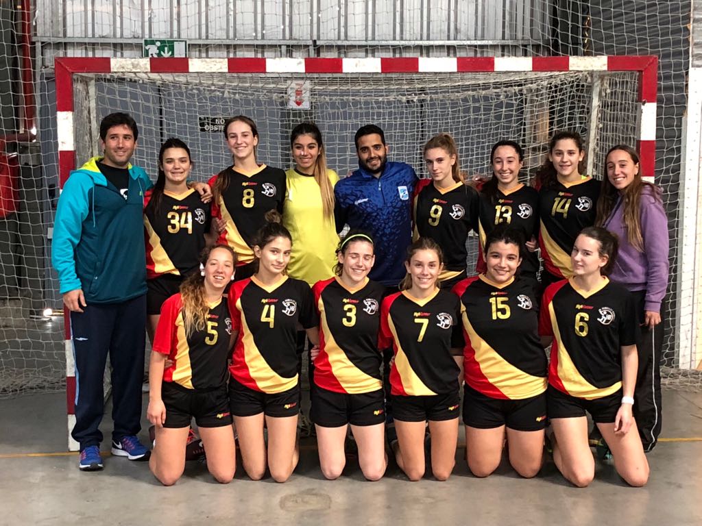 HumboldtHandba1's tweet photo. Sábado 2/11. Las menores de humboldt jugarán por el 3er y 4to puesto contra @DefensaTandilBM y las jueveniles jugarán contra @PSHandball https://t.co/C1h6e2GQKW