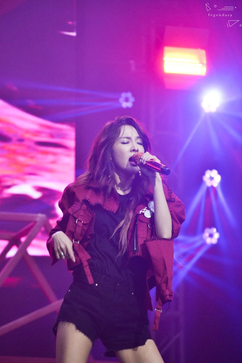 Iegendara's tweet photo. sandara park on fiiiire 🔥🔥 #PenshoppePresentsDARA https://t.co/EuXoeaCkwi