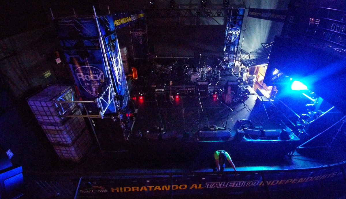 jamirogap's tweet photo. Así luce el escenario de @C3Mexico esperando a @delorenzamusica y @plastilinamosh en la final de #ElectroRock3 https://t.co/tcMUElhhh5