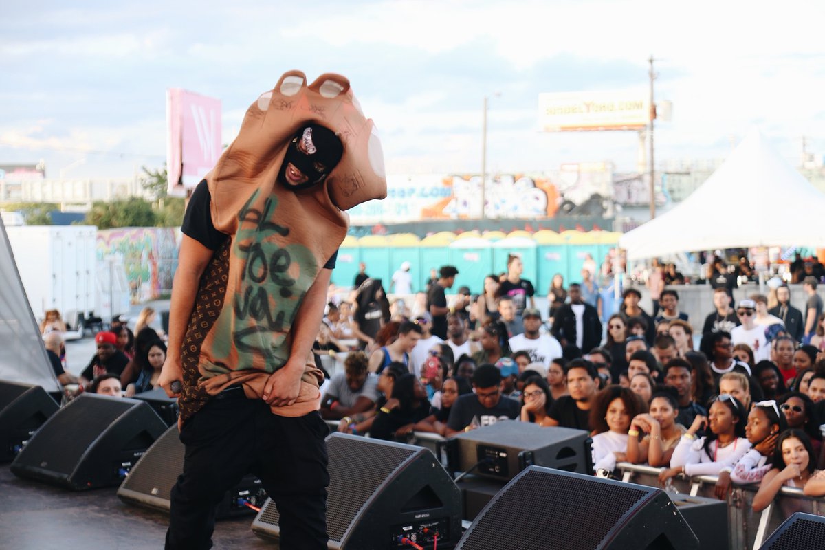 ImAngelaPowers's tweet photo. Lil Toenail @itsliltoe 📷 @KMercedesR #trapcircus https://t.co/73dk4ucZW3