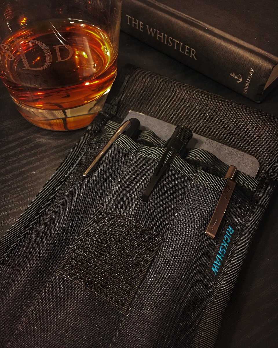 Dilley_Esq's tweet photo. Friday night. 🥃🖊📖. #ZebraF701 #F701Hack #ZebraPen #PilotPen #PilotMR #PilotMetropolitan #FPGeeks #FountainPen #FountainPens #Retro51 #Retro51Tornado #RickshawBags #RickshawBagworks #StorySupply #StorySupplyCo #StorySupplier #JohnGrisham #pocketdump #PenAddict #PenAndPaper https://t.co/gXHob5VIW0