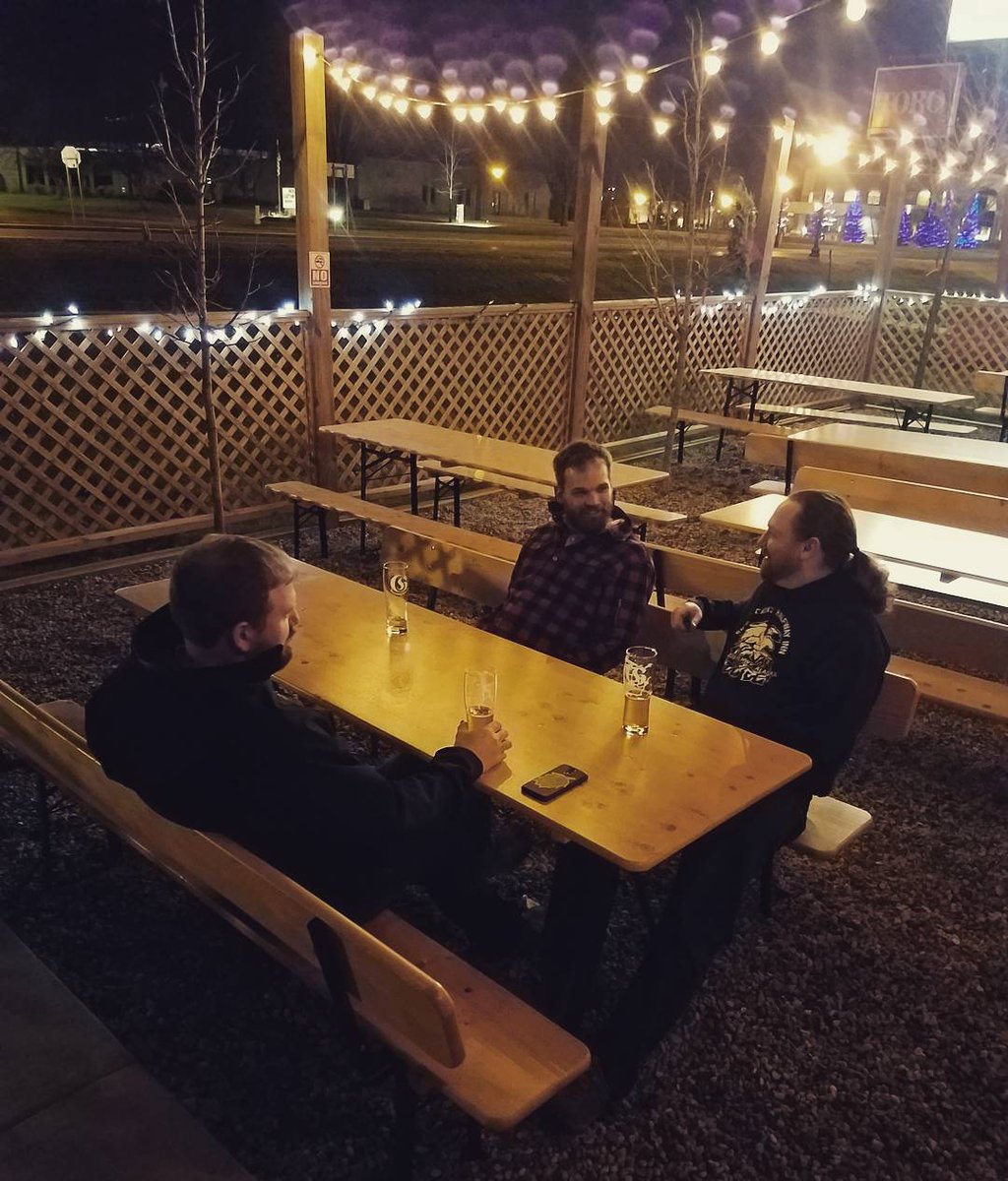 Giesenbrau's tweet photo. This is what it's all about. Biergarten nights in December. #BierTogether #Biergarten #MNBeer #DrinkLocal #CraftBeer #Giesenbräu #GiesenbräuBierCo https://t.co/DgAzlLi2KO