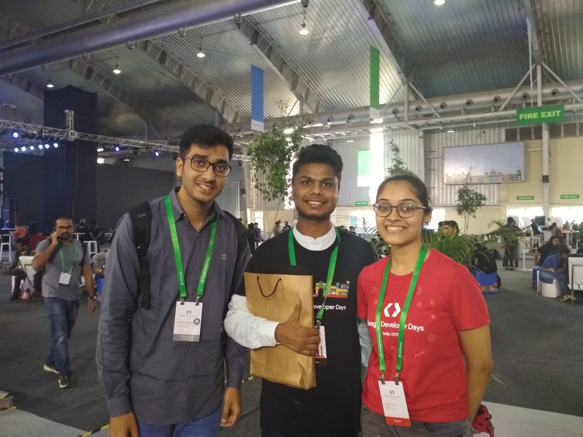 akshay81844's tweet photo. @VaibhaviDesai @Tracerabhi96 PC: @vaibhavsingh97
#AppliedCSwithAndroid #GDDIndia More workshop coming #Udaipur https://t.co/f6p89lbLZG