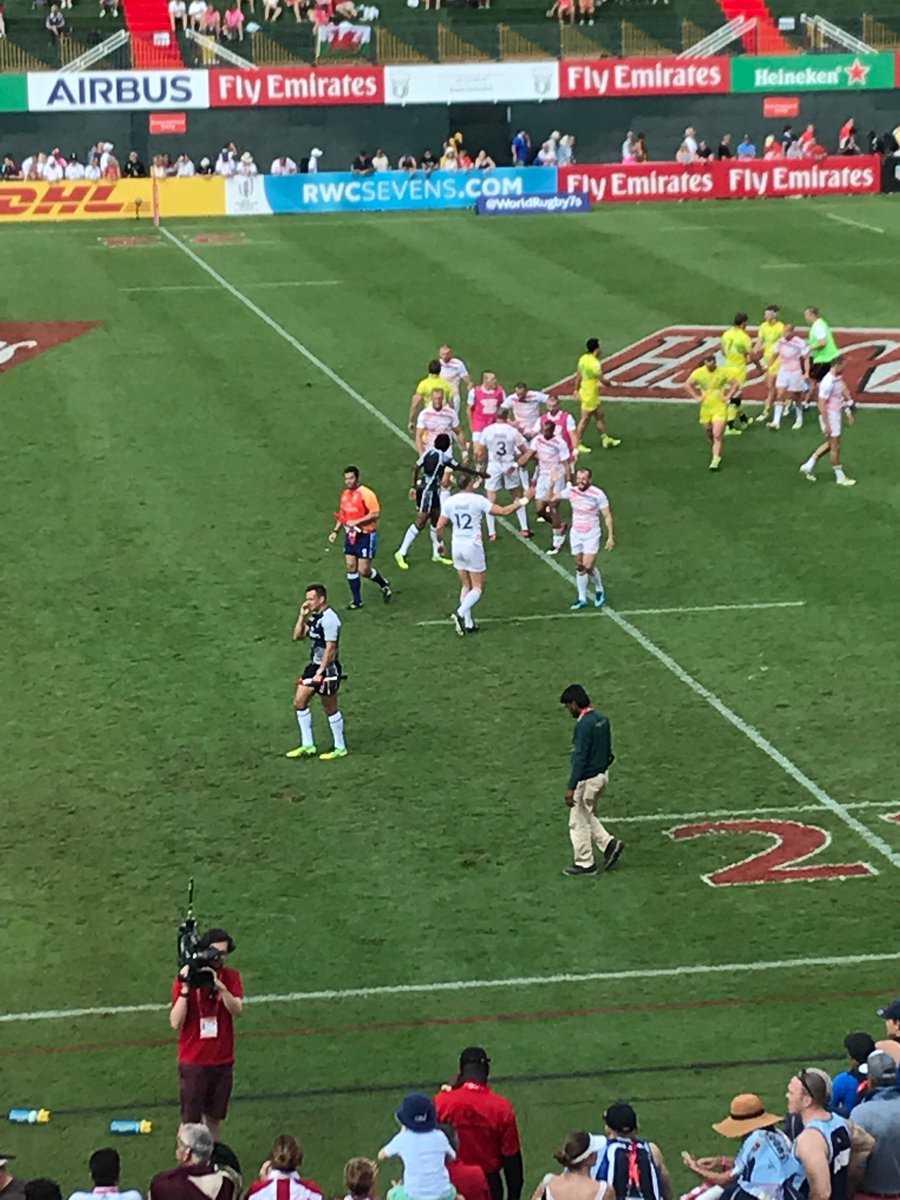TheKiwiOracle's tweet photo. #Eng7s @EnglandRugby defeat #Aussie7s at the death to advance to @Dubai7s @HSBC_Sport semi-Finals #Dubai #Dubai7s #RunWild @DubaiEyeSport @Toby_Gregory @auctionscarl @ChrisMcHardy19 @MiddleEastTouch @tmase04 https://t.co/nuG6dIe6jB