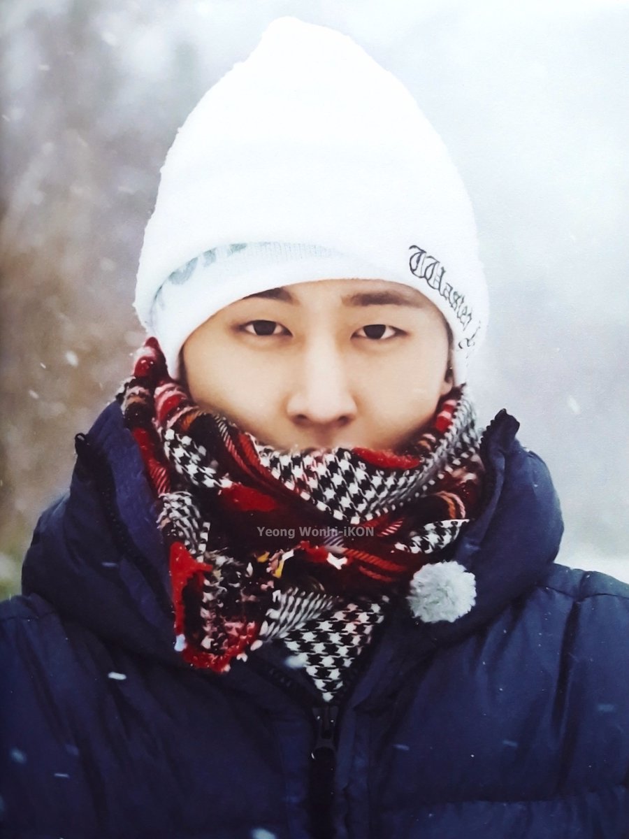 iKON_ZONE_'s tweet photo. Our precious babies😘💖
Junhoe was sick during their wintertime shoot so he's wearing a mask the whole time😢

#iKON #KonysWintertime #Hanbin #Bi #Bobby #Chanwoo #Junhoe https://t.co/kE95wQPRM6