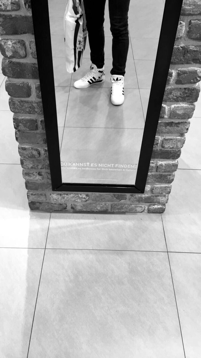 Timothus_'s tweet photo. Habe mir neue @adidasoriginals geholt 👟danke @FootLockerEU https://t.co/j5cFlwtk9X