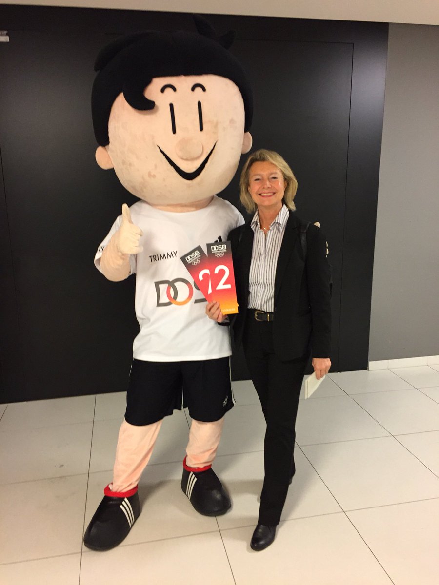ClaudiaZinke's tweet photo. #DOSBMitgliederversammlung #Koblenz- gerade hat #Bundesinnenminister zu uns gesprochen - #PräsidentDOSB lobt noch mal #Turnfest2017 @sportDland @DOSB_Nachhaltig @DOSB @LSBBerlin @DOSB_Integra Sport geht bei der Integration voran! @SternedesSports https://t.co/lQzQdRWmu6