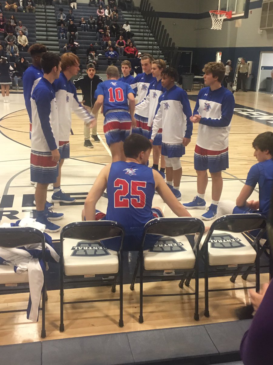 JRJohnson4OBKY's tweet photo. Not the outcome they wanted tonight but this is only the beginning for this squad. Don't sleep on the @AthleticsApollo Basketball Team. #ALLIN #CharacterMatters #WorkingforMarch https://t.co/aSUKtpLfJu