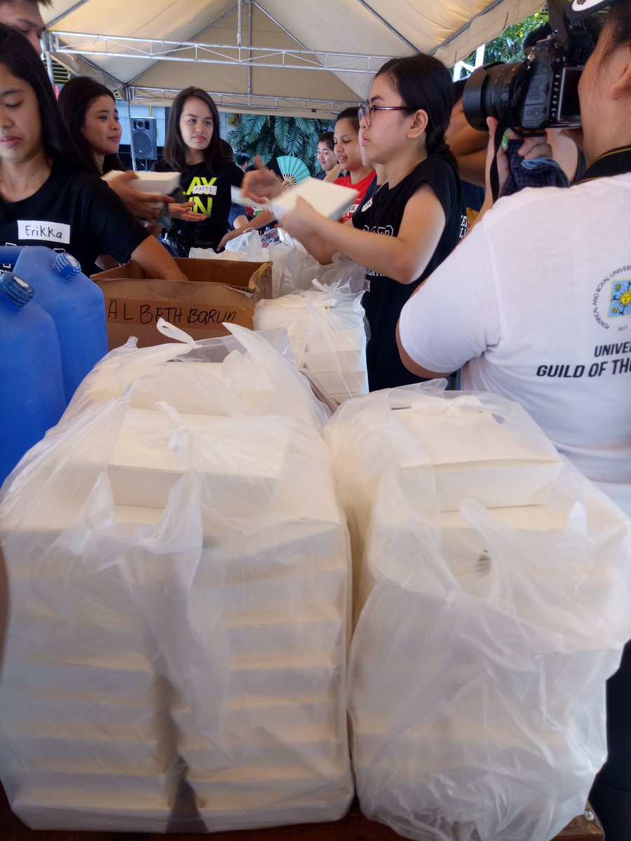 ustguts's tweet photo. Distribution of free lunch is ongoing!!! #SPARKS2017 #EESxGuTS #iGuTSparkswithEES https://t.co/bvlIbKSxLl