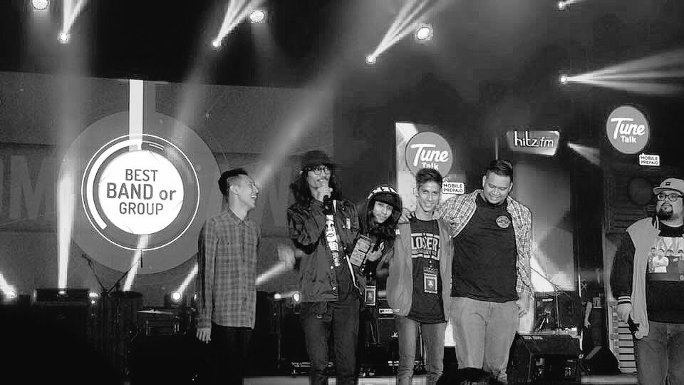 TresEmpre's tweet photo. terima kasih kepada semua yang pernah datang & memberi sokongan di setiap show kami. do come for the last one tonight at Rumah Api, KL. We will never forget you dreamers. #finalriot #dreamers https://t.co/xABdH6azZM