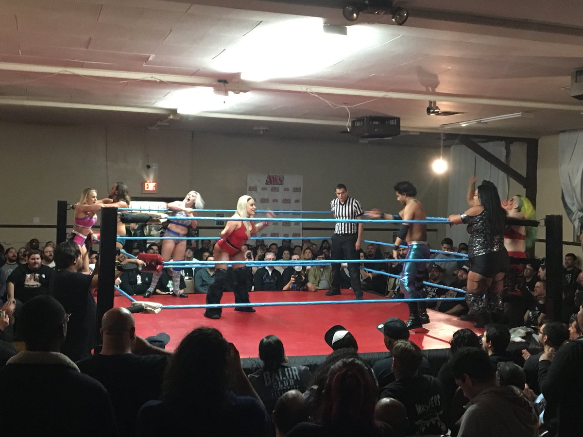 HideakiShibata1's tweet photo. Team captains about to showdown @TheTayaValkyrie vs @JimmyJacobsX @RISEdtwa #rise6 #luchaqueen #voodooprincess https://t.co/oC9BNTmFd1