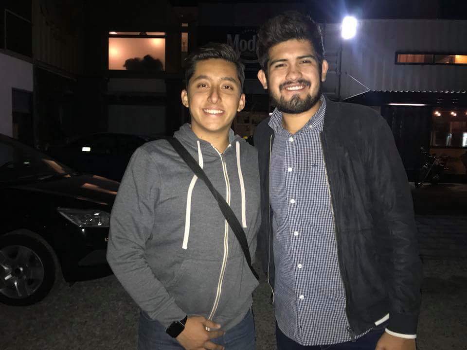 ViralHidalgo's tweet image. Un gusto poder sumar una red de apoyo con @UneSinFronteras Nodo Hidalgo. Felicitamos a todo el equipo de Une Sin Fronteras. Sabemos que México necesita más jóvenes que sumen y trabajen por su País. ❤️👍🏻👏🏻