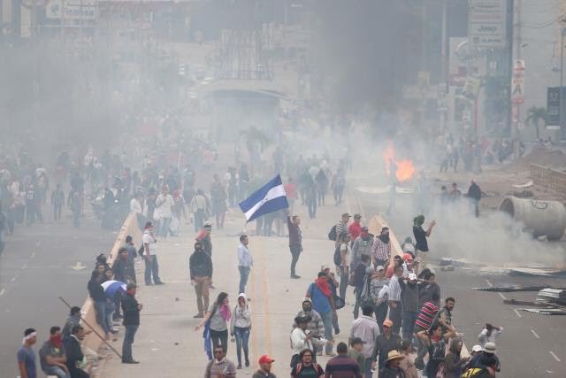 softjwang's tweet photo. PLEASE RT THIS, WE NEED HELP, HONDURAS NEEDS HELP, TWITTER DO YOUR MAGIC, WE NEED HELP! #PrayForHonduras https://t.co/kbxzqeW9op
