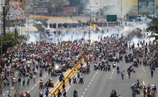 softjwang's tweet photo. PLEASE RT THIS, WE NEED HELP, HONDURAS NEEDS HELP, TWITTER DO YOUR MAGIC, WE NEED HELP! #PrayForHonduras https://t.co/kbxzqeW9op