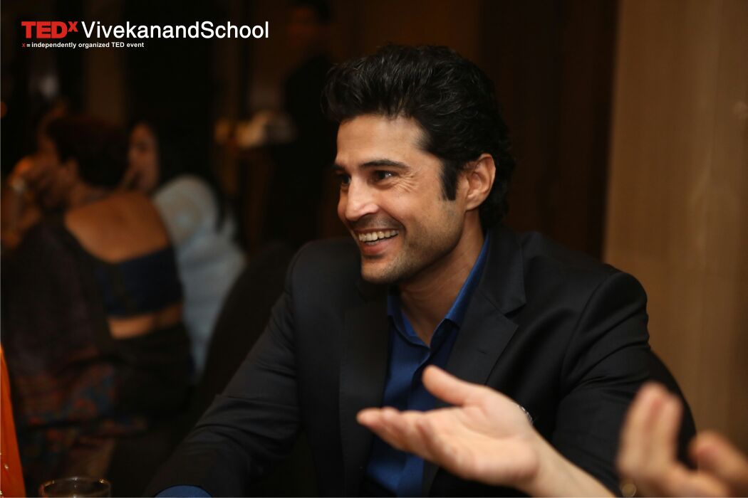 TThagela's tweet image. Aisa lgra hai aap ne #katti kar lia hai hum sab se :(
Zinda rehne k liye teri kasam...ek tweet zaruri hai sanam!🙈
#MissYou #RajeevSir :)