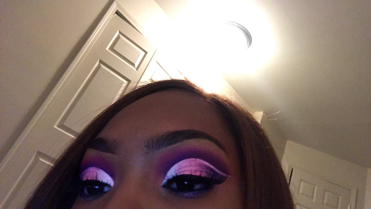 DoniKels's tweet photo. My makeup made this boy on here mad yesterday. So I guess I’ll post more to grind his gears 😂😂😂😂😭
#TheColorQueen 🤟🏽💜❤️💛🧡💚 https://t.co/pa4DIsbzCX