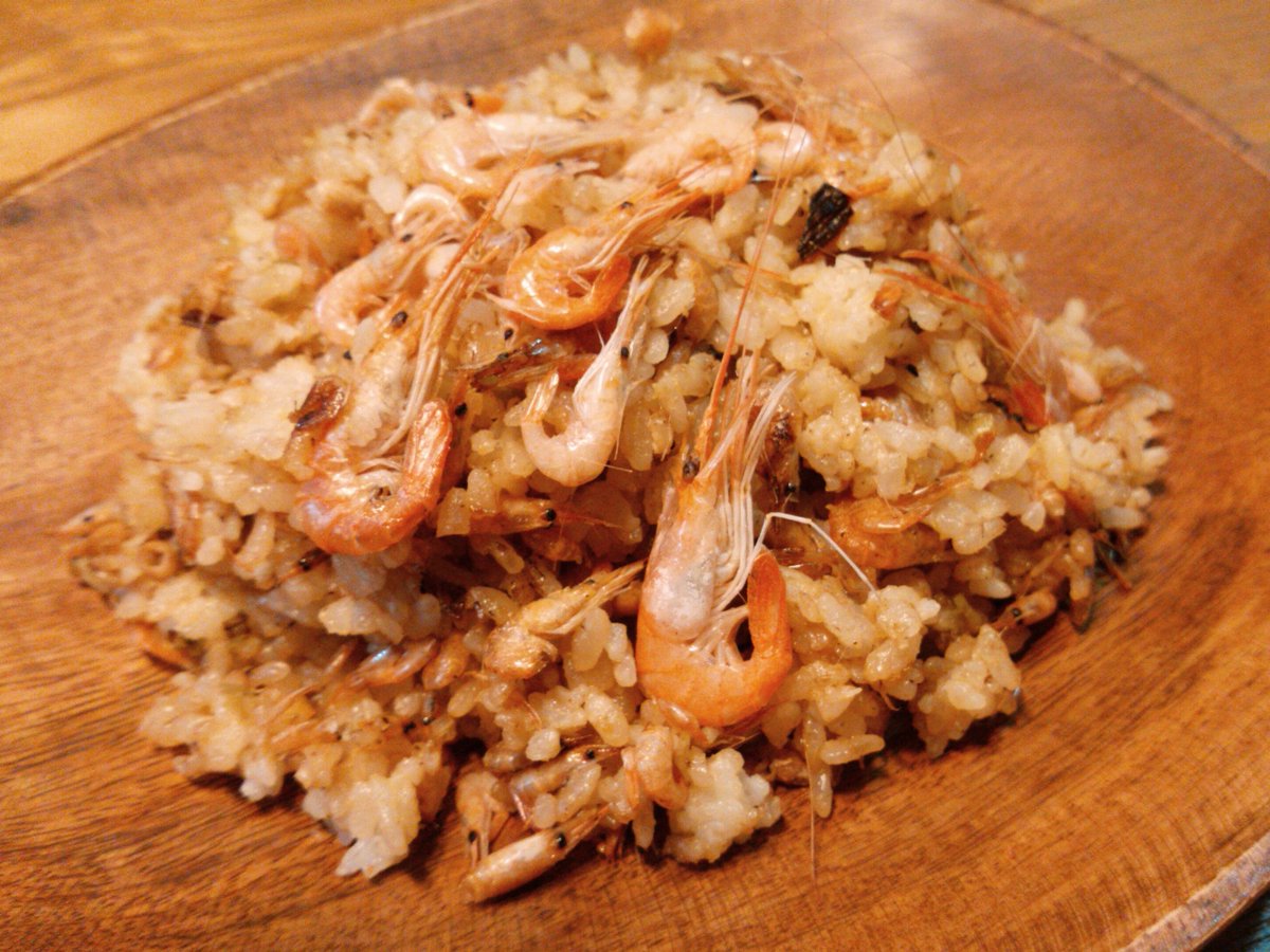 霞ケ浦北浦水産事務所 川えび炒飯 軽く油をひいたフライパンで霞ヶ浦産川えびの釜揚げと刻み長ねぎを炒めて香りと川えびの カリカリ感を引き出し ご飯と溶き卵 中華風調味料を加えてさらに炒め 最後に醤油を垂らして完成 わ 簡単レシピ 川えび釜 霞ケ浦北浦水産事務所 川えび炒飯 軽く油をひいたフライパンで霞ヶ浦産川えびの釜揚げと刻み長ねぎを炒めて香りと川えびの カリカリ感を引き出し ご飯と溶き卵 中華風調味料を加えてさらに炒め 最後に醤油を垂らして完成 わ 簡単レシピ 川えび釜