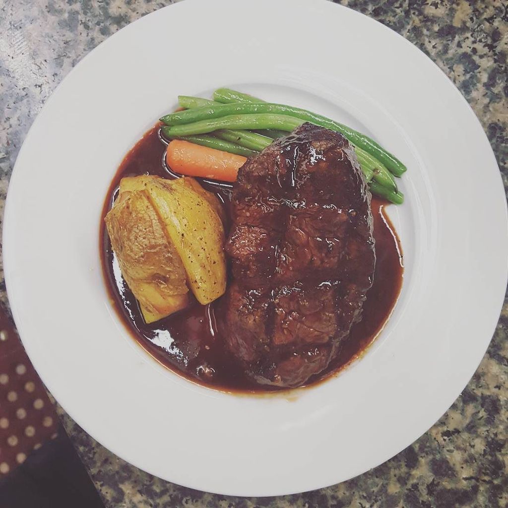 ElixirBistro's tweet photo. #wreats #cbridge #meat #grilled #restaurant #fridaynight #christmastree #cambridge #kw #flavoure #taste #sauces #beeftenderloin #redwinereduction #roastedpotatoes #elixirbistro https://t.co/uRsqbFbD2Q https://t.co/UQrMfN6xc9