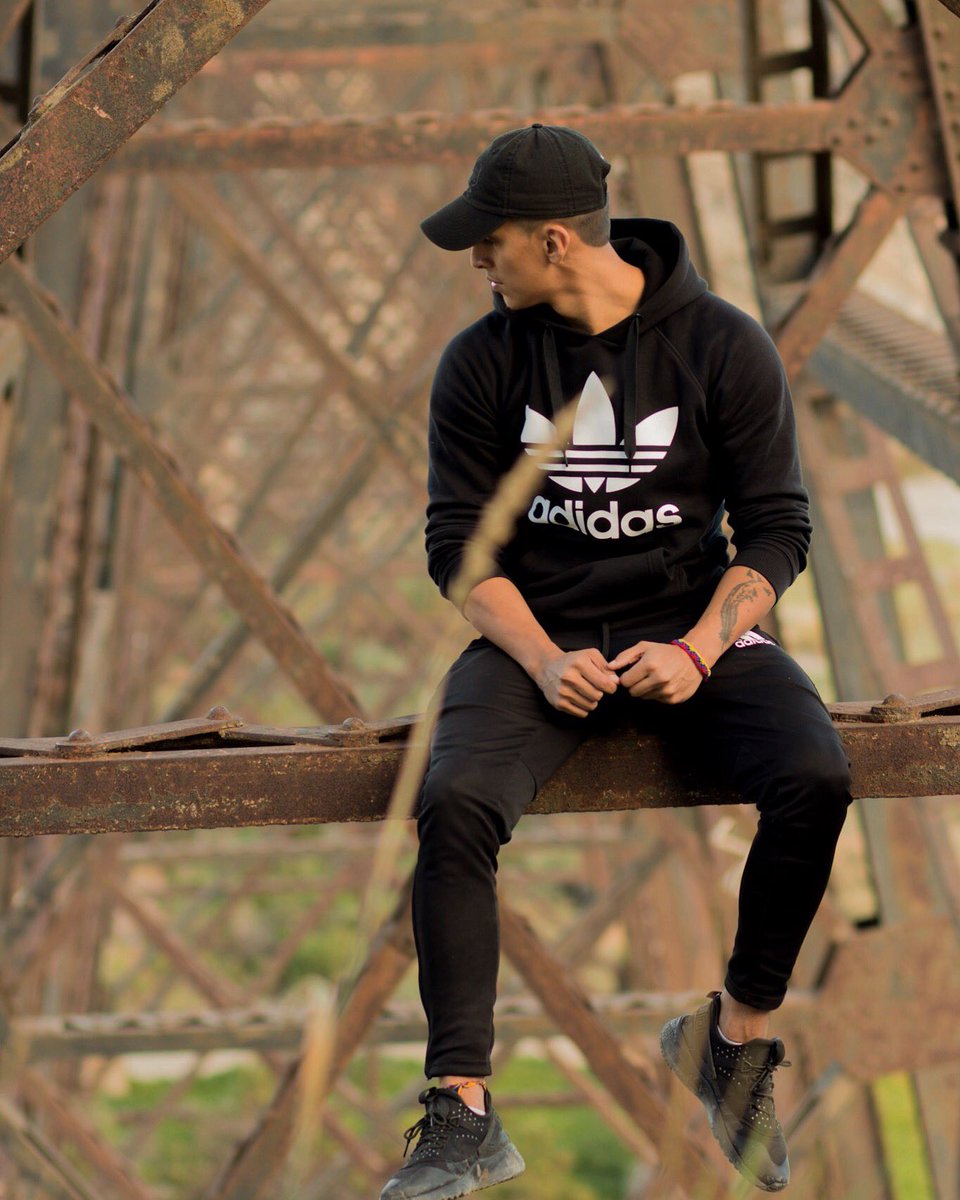 jstyles_xD's tweet photo. 🌉From above🌅
📸 @jgaleasvisuals 📍Somewhere in California ➖➖➖➖➖➖➖➖➖➖➖➖➖➖➖➖
#fromabove #somewhereincalifornia #underthebridge #california #lightroom #canon #t7i #videographer #photographer #addidas #allblackeverything #photoshoot. https://t.co/ytnDgdp1Fl