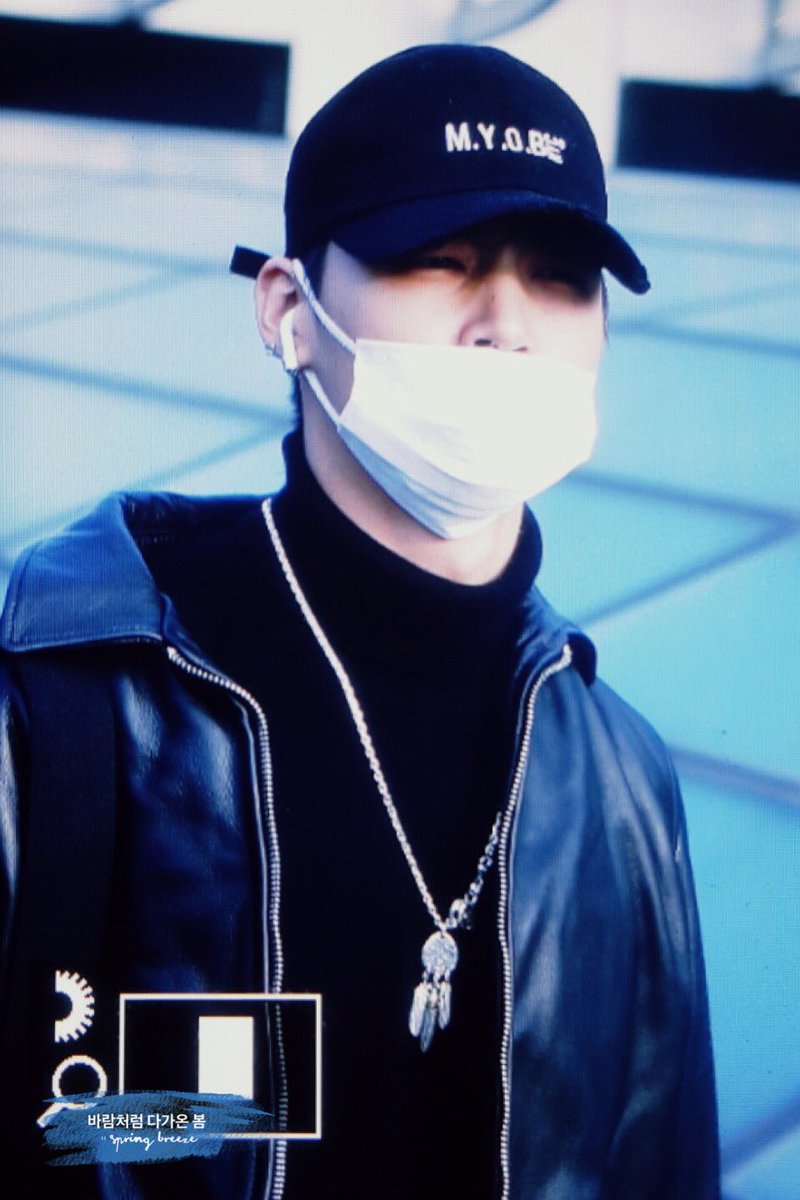 BWSKHY_GOT7's tweet photo. 171202🌴😘
인천공항 입국 다크다크 라이더💕 수고해쏘💕💕💕
#JB #재범 #GOT7 #YouAre #7fof7
https://t.co/YQ0ogRKWih