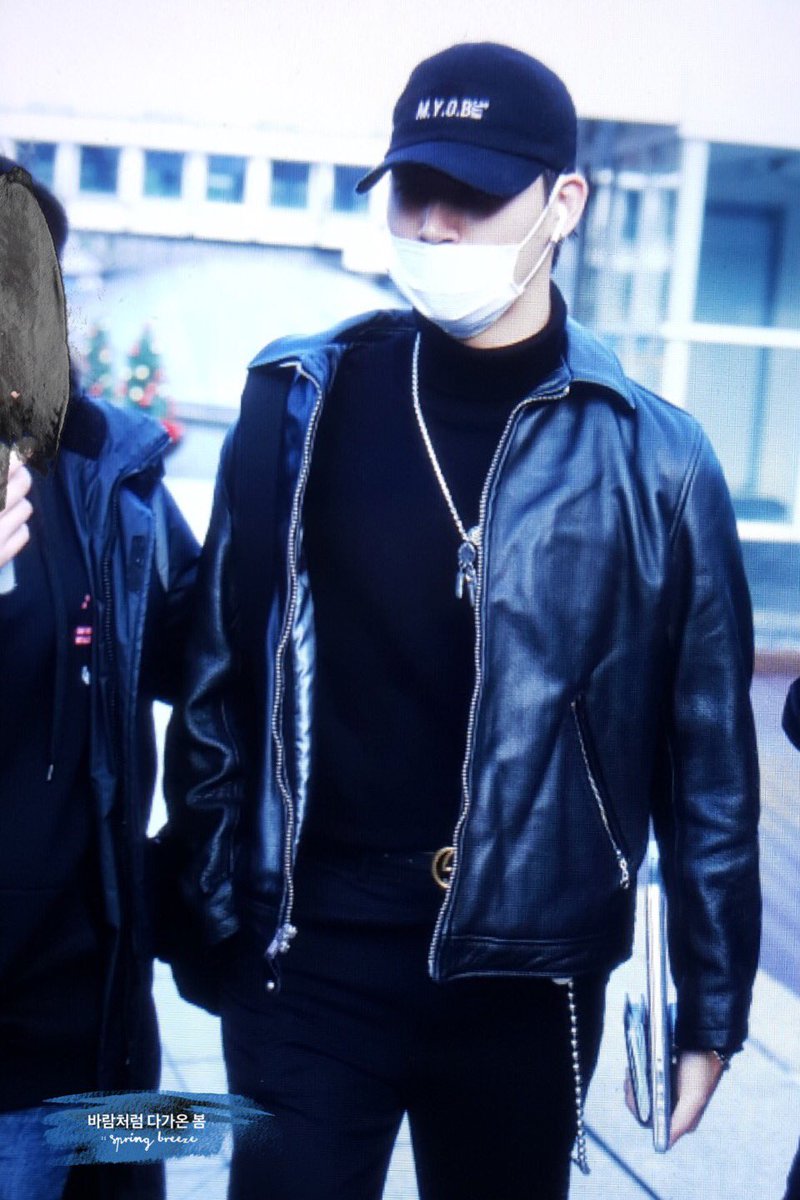 BWSKHY_GOT7's tweet photo. 171202🌴😘
인천공항 입국 다크다크 라이더💕 수고해쏘💕💕💕
#JB #재범 #GOT7 #YouAre #7fof7
https://t.co/YQ0ogRKWih