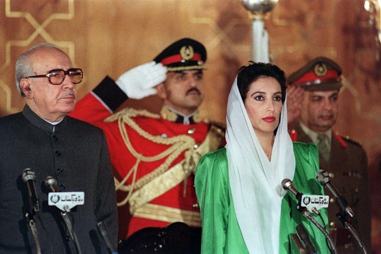 ZahoorKhaskhel5's tweet photo. On 2 December 1988, Shaheed Mohtarma Benazir Bhutto became 1st Woman Prime Minister of Islamic World. We made history, we will make history again by electing @BBhuttoZardari Pakistan's youngest Prime Minister. #53YearsOfPPP
@AseefaBZ
@BakhtawarBZ
https://t.co/YewfIXqVvF
