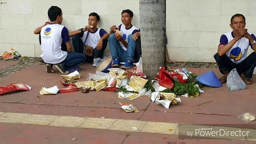 TM_topimiring's tweet photo. @Lime_return Di sini jelas aksi 412 bukan dari hati 😂

Beda kelas sama #ReuniAkbar212 https://t.co/7lum6xgnMX