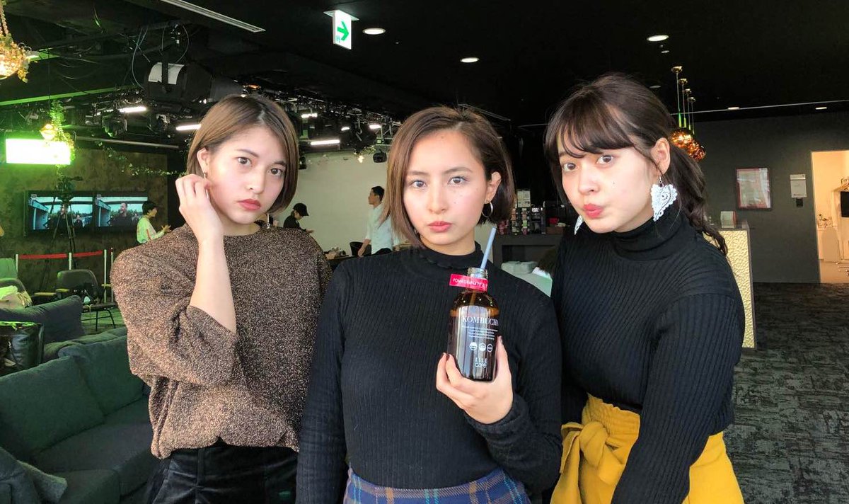 Youtube Space Tokyo 左から 姉妹ちゃんねる のえな Kanae Style さん Juli Dy チャンネル のjulia Julijuliamj さん ちゃるちゃんねる のあけちゃる Akephone4s さん Youtubespacetokyo T Co Ngc2vgdwb9