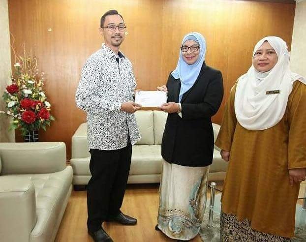 FPHPUiTMMelaka's tweet photo. Setinggi tinggi TAHNIAH diucapkan kpd En. Ahmad Khairuman diatas pelantikan sbg Timbalan Rektor Hal Ehwal Pelajar yg baharu bermula 1 Dec 17 https://t.co/LDstc6zNbt