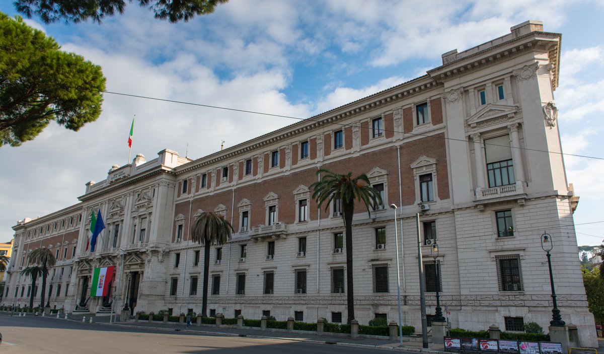 ItalianNavy's tweet photo. #Roma #OpenDay. Scopri #PalazzoMarina, i suoi dipinti, cimeli, foto, divise e antichi strumenti della marineria ► https://t.co/zwQxC3NNR1 https://t.co/7ZZ7g1g3LJ
