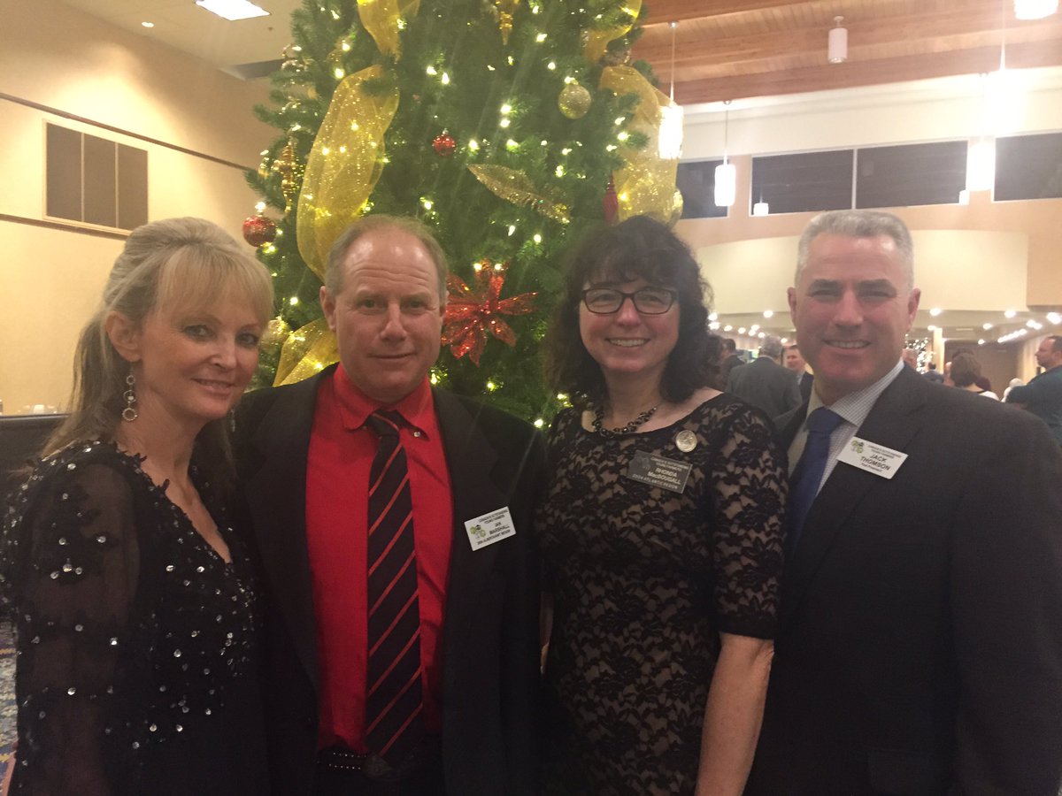 CanadaOYF's tweet photo. Great night of reuniting with Ag friends from across Canada #friendsforlife #oyf17 #CdnOYF https://t.co/0b1Yl4qMD8
