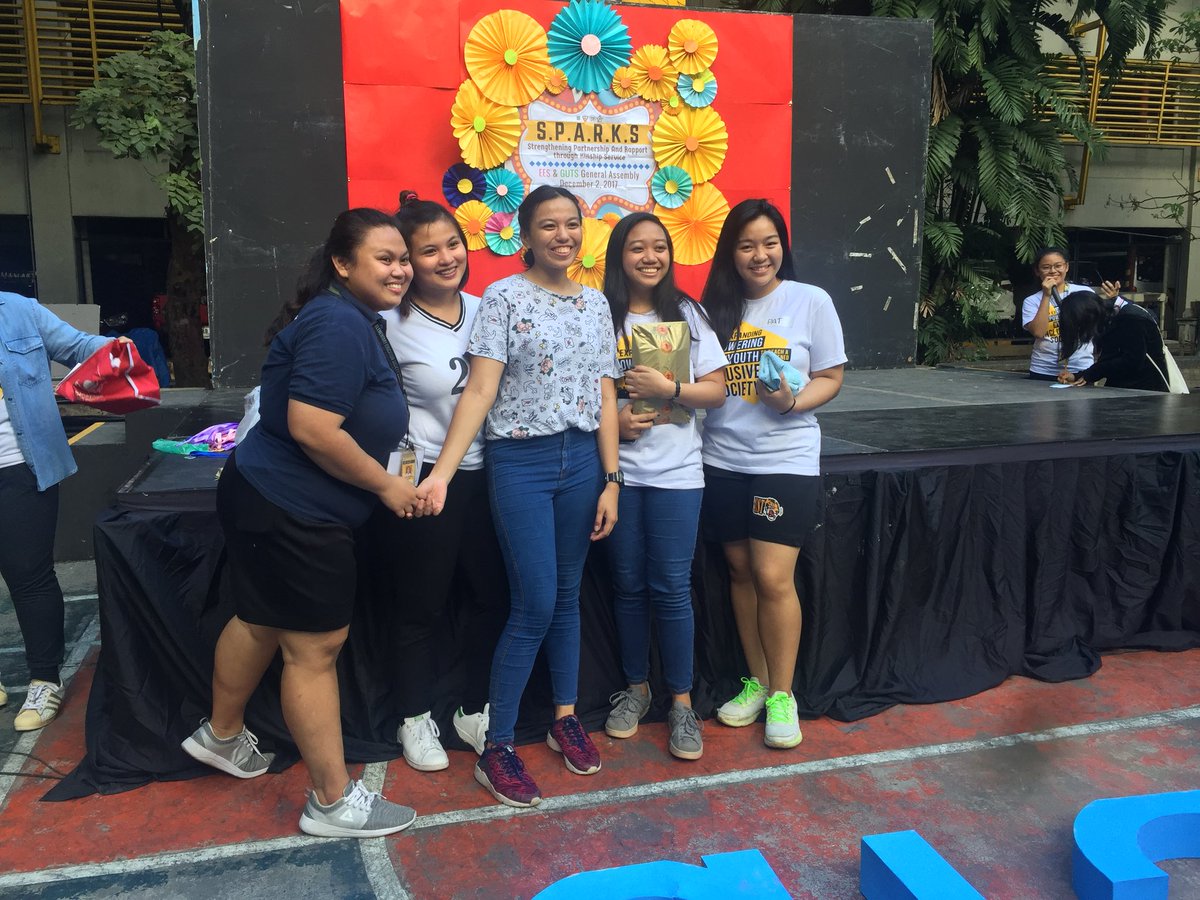 ustguts's tweet photo. Currently: weโre raffling off some gifts from our sponsors! #SPARKS2017 #EESxGuTS #iGuTSparkswithEES https://t.co/bkXrPIltEr