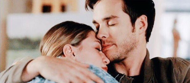 FlashyFrost's tweet photo. @RottenTomatoes Kara and Mon-El for me. Their journey has just started, and everything they face, apart or together, will shape and make them better heroes, better people. I'm buckled up for the ride for #Karamel is worth the wait.💗 @jessicaqueller @SarahSoWitty @TheCWSupergirl @SupergirlStaff https://t.co/1dMNzjv5OU
