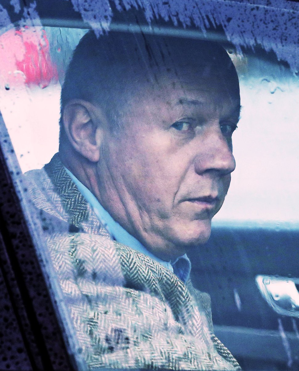 LBC's tweet photo. A former Scotland Yard detective has said "thousands" of legal pornographic images were found on Damian Green's parliament computer. Should Green lose his job over this? https://t.co/Ryo1qObd5g