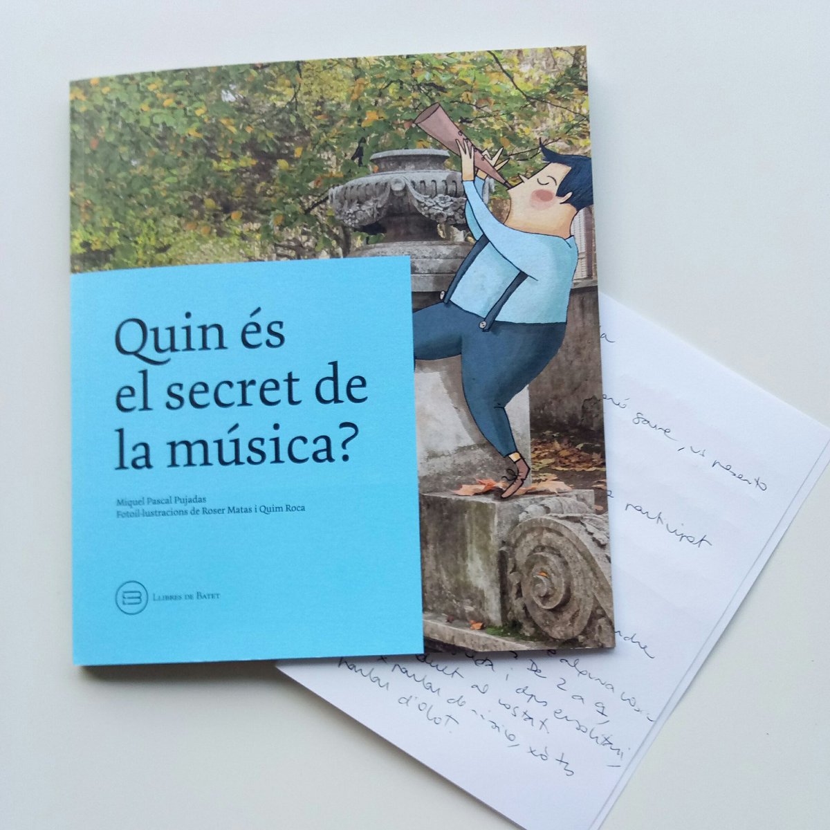 Repassant el guió! Avui a dos de dotze presentem a #Olot Quin és el secret de la música?, amb els autors, música, dibuixos, una colla de canalla i una mica d'esmorzar. A l'Escola de Música, és clar!
