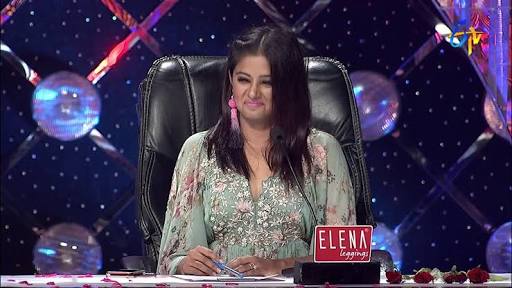 MuraliSingh10's tweet photo. @priyamani6  #PriyaMani @ #dee10   judgement's super  nice comments also  and #shakarmaster ... Too energetic performance in show ..🎹🎷👏👫💏💑💏 https://t.co/4nx44mf1tL