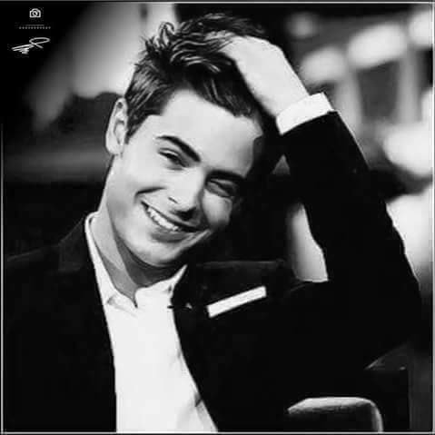 ابتســم أمــام من تحب .. فيشعــر بحبك ..ابتســم أمــام عدوك.. فيشعــر بضعفـــه ..ابتســم أمــام من تركك .. فيشعــر بغبــــاءه ..ابتســــم .. تملك العـــالــــم كلـــه بابتســـامتـك...