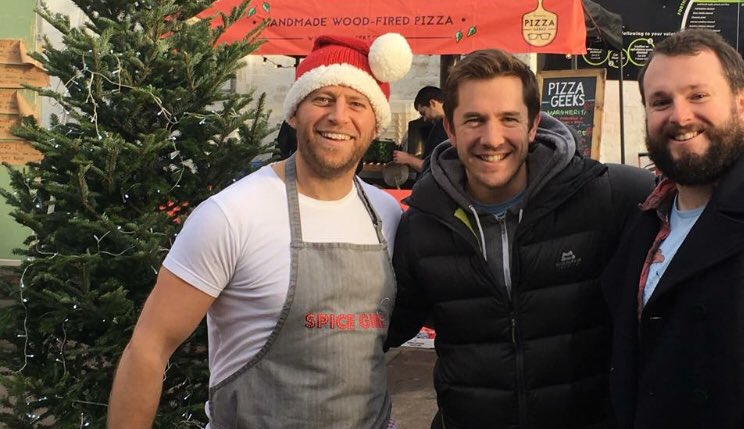 🎅🏽🌶💃🏻WHY GET A CURRY KIT FOR CHRISTMAS?💃🏻🌶🎅🏽
.
1. Perfect stocking filler. 
.
2. Great for any leftover 🦃 and veg and sharing with friends. 
.
3. Anyone can cook with them, they are so simple to use! 
.
4. Last Market until January
.... need I go on?#stockbridgemarket