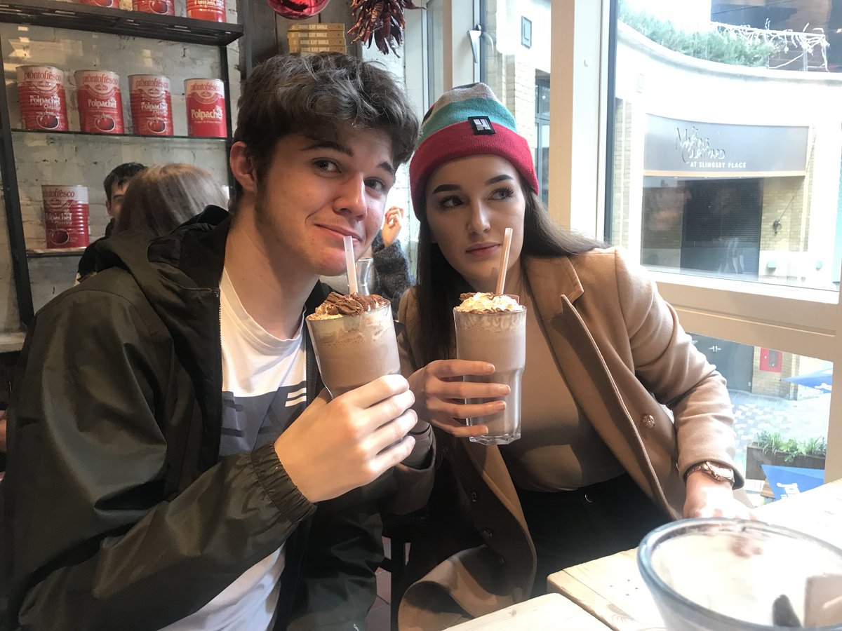 Papps7's tweet image. A wonderful 2 days in London with these guys, an absolute credit to @TASixthForm #musicfamily #makingmemories #beyondtheclassroom @jonnybrinson @Secondstoburn