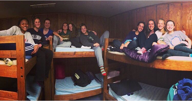 Sengbball's tweet photo. night one in the books for sengbb!! best team #wemadeafort #andafire #standard https://t.co/OipcHZgZGU