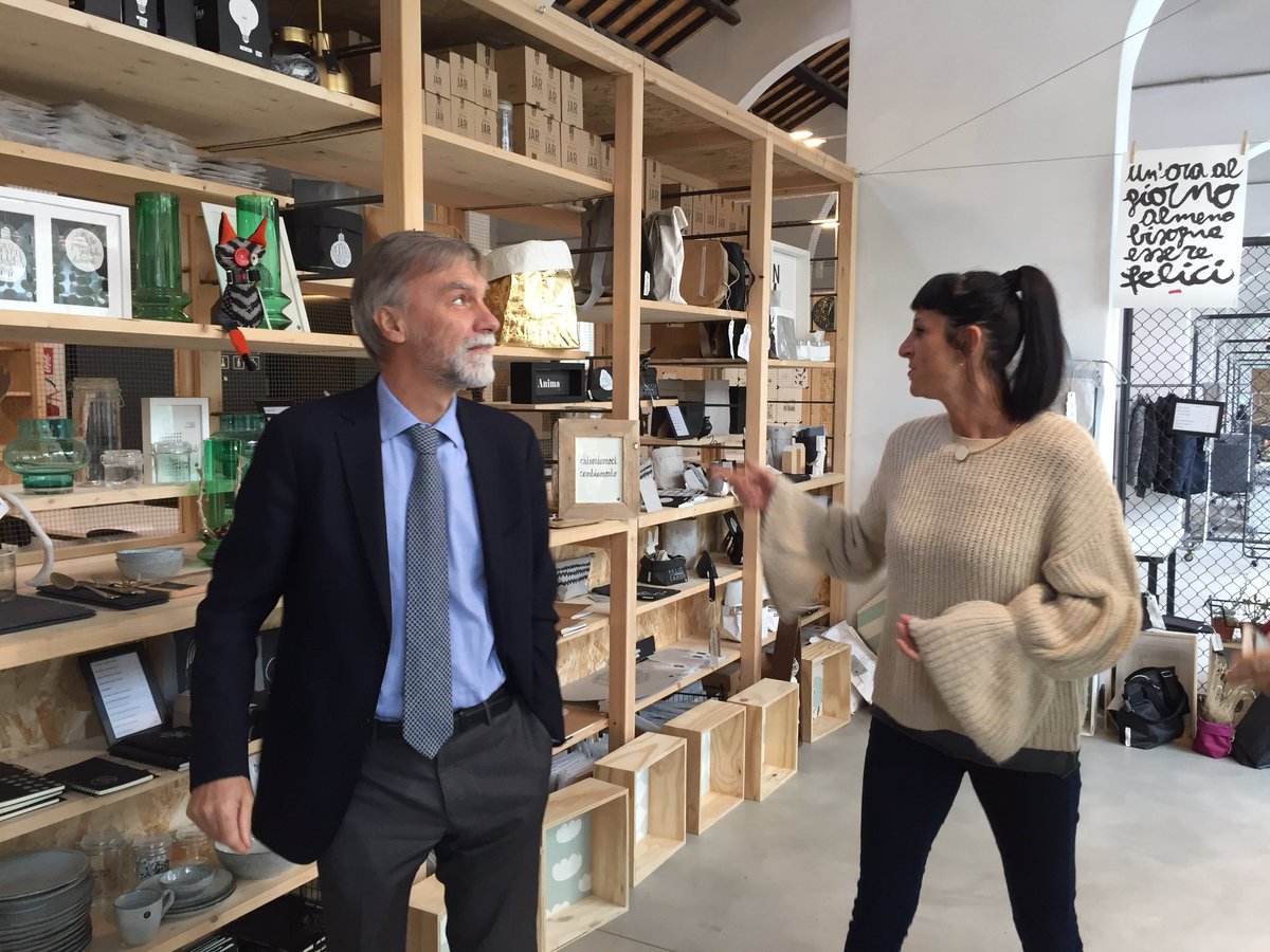 con il sindaco di #reggioemilia <a href="/lucavecchi72/">Luca Vecchi</a> questa mattina alla #Polveriera, bellissimo luogo di riqualificazione urbana e sociale con il consorzio Oscar Romero