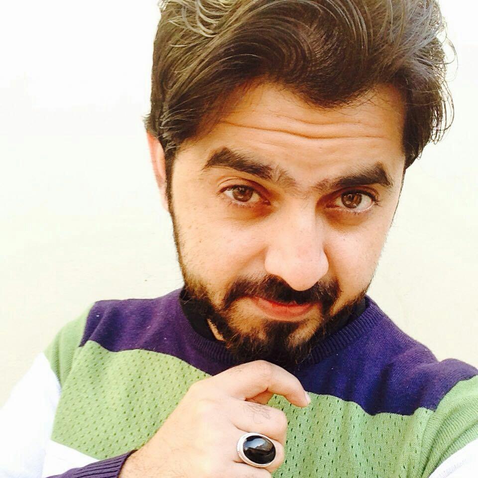 MohsinKayani19's tweet photo. #NewProfilePic 
#ANGHOOTI Mein Qaid Teri #Ungli Karon Ga ❤😍❤😍 https://t.co/JTvrtSpOez