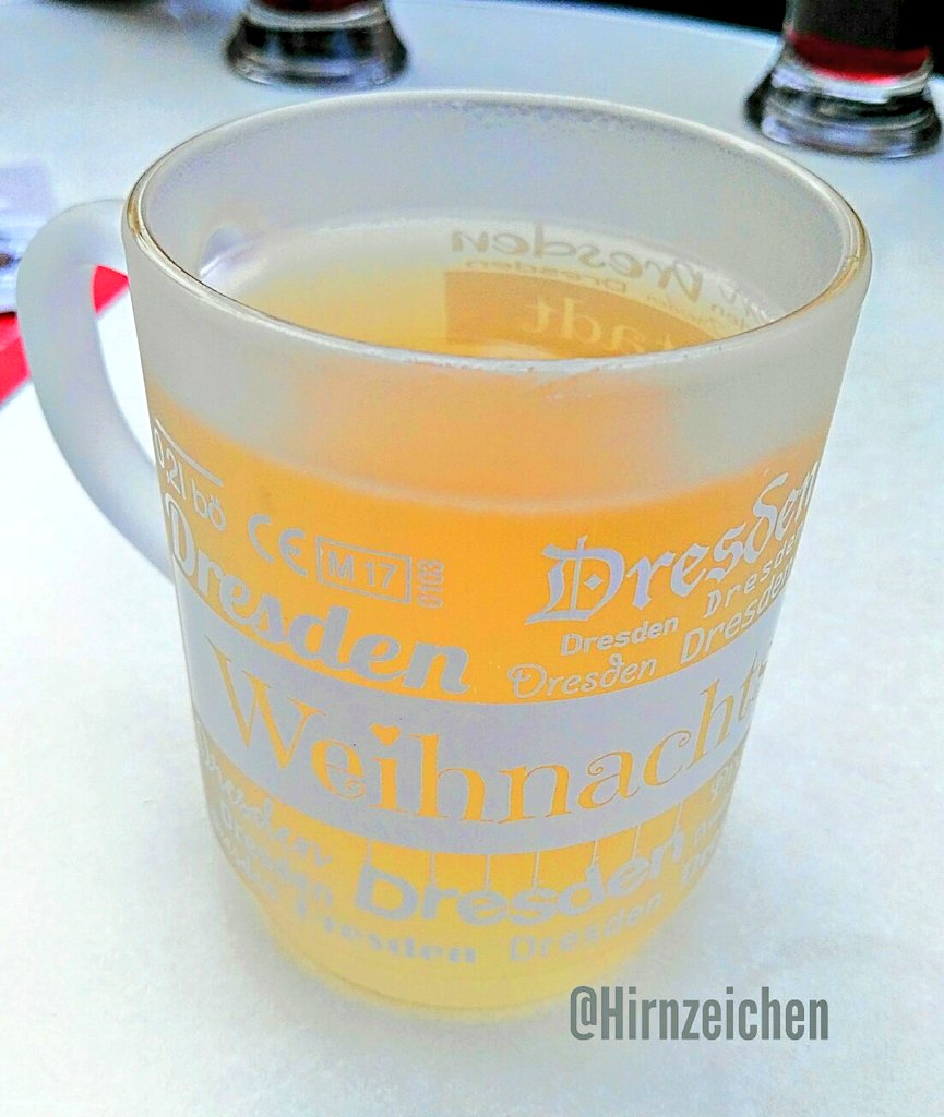 Hirnzeichen's tweet photo. Heißer weißer Winzer-#Glühwein mit Zitronen-#Wodka und sie nennen die #Urinprobe “Heiße Olga“. #Dresden #Weihnachtsmarkt #Augustusmarkt https://t.co/nZ568WwMnT