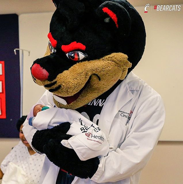 TheCincyBearcat's tweet photo. Baby's first words: Beat Xavier https://t.co/ra77Y8XGiR