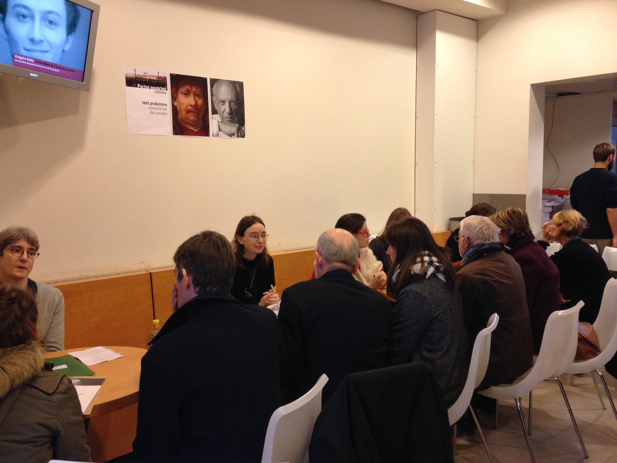 EcoleduLouvre's tweet photo. Il y a du monde Ă la consultation des annales #EdLPO #portesouvertes https://t.co/icdWlJHGXc